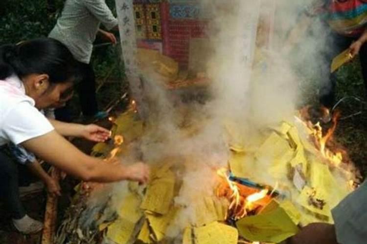 给财神烧纸钱在什么地方好