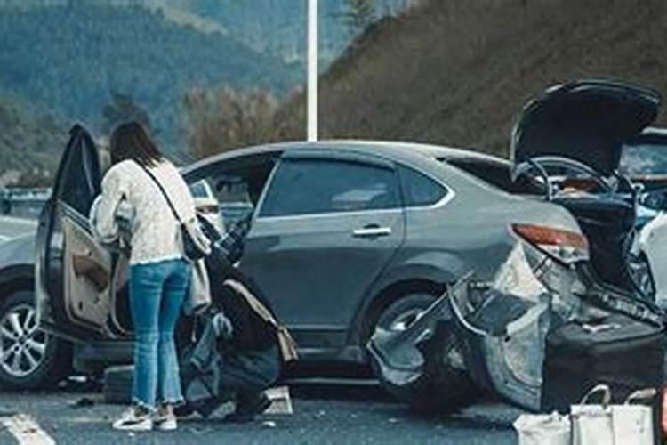 梦见叔叔发生车祸死亡什么意思