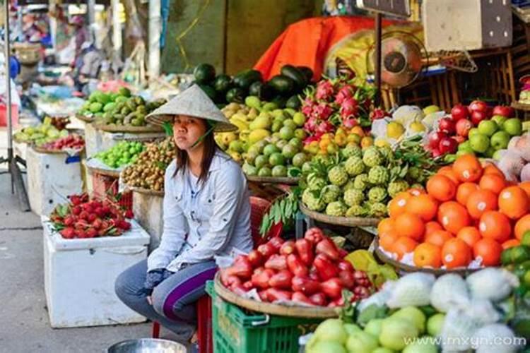 女人梦见地上好多水