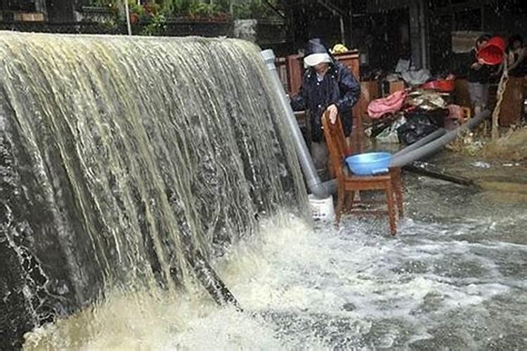 梦见暴雨成灾是咋回事