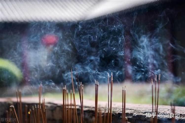 梦到上坟祭拜祖先点香火