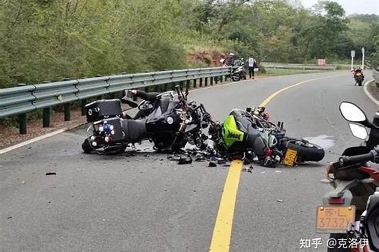 梦见别人骑摩托车发生车祸人死了啥意思