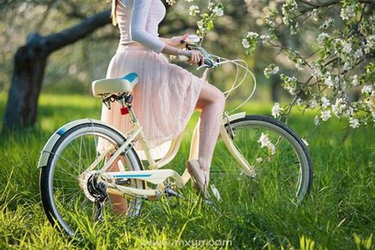 女人梦见骑自行车怎么回事