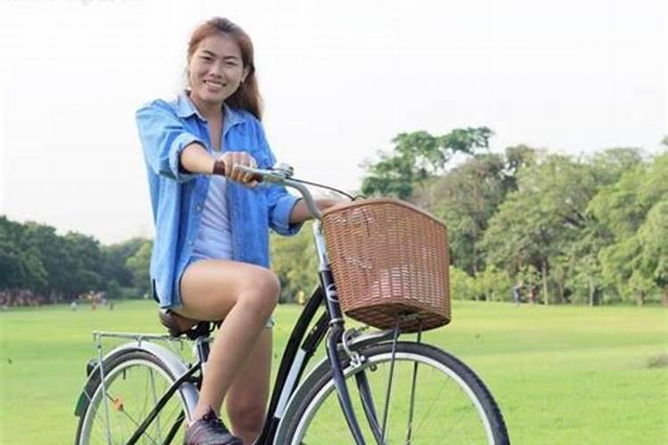 女性梦见自己骑自行车