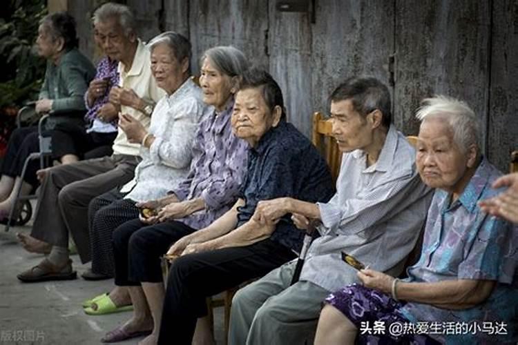 做梦梦到很多老年人