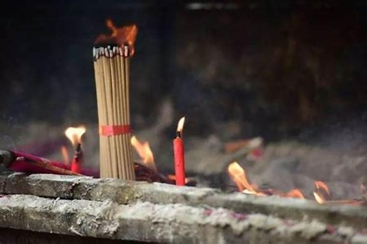 梦见上香祭拜坟墓是什么意思