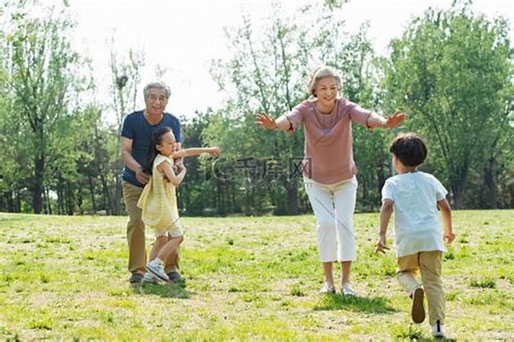 梦见和前妻带孩子出去玩