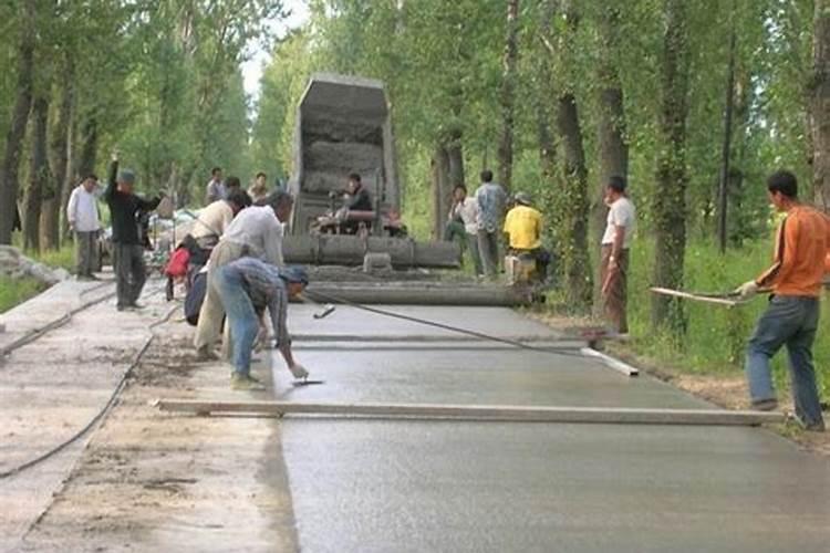 梦见修路堵住回家的路