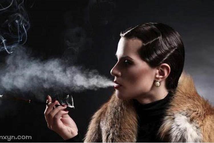 梦见一个女人抽烟是什么预兆