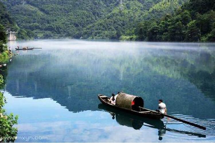 梦见大海的水清澈见底