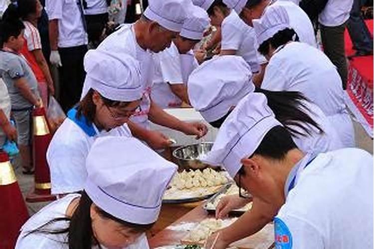 梦见邻居包饺子煮饺子吃饺子好不好呢