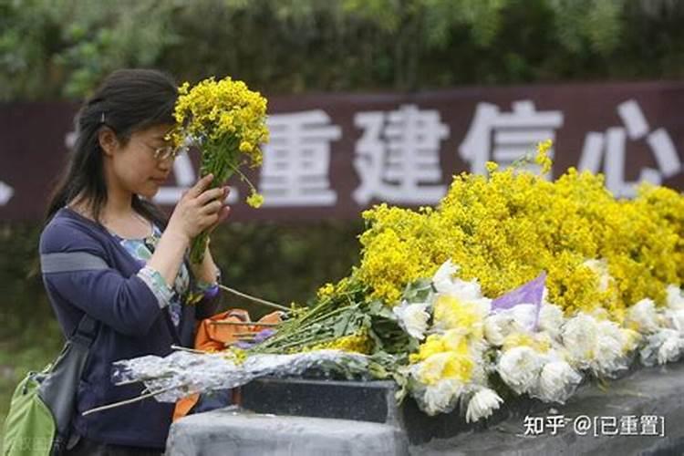 墓地七月十五怎么祭奠