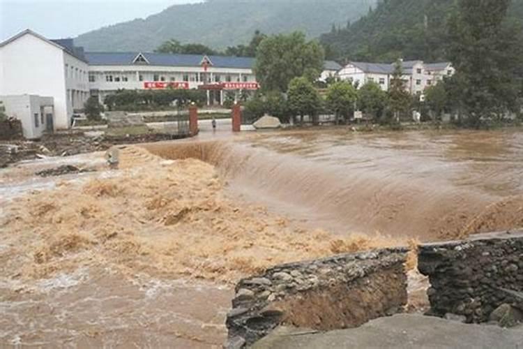 梦见洪水发大水