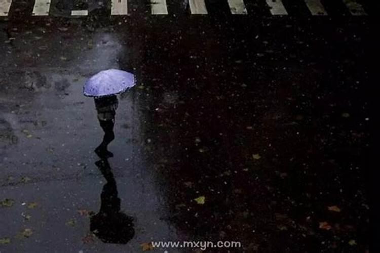 梦见天上下雨了什么预兆周公解梦