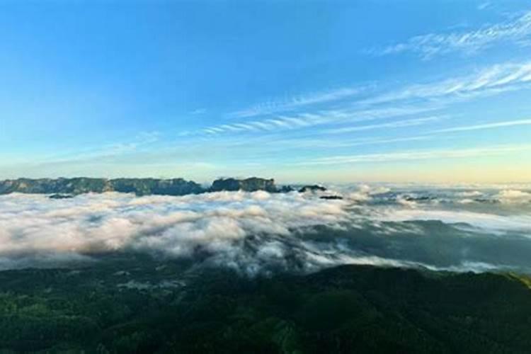 梦见高山和云