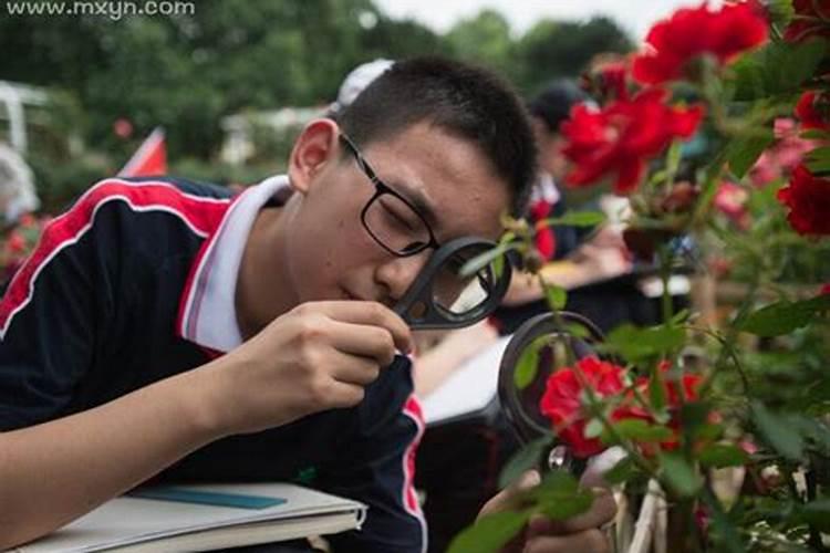 女性做梦梦见初中同学男生