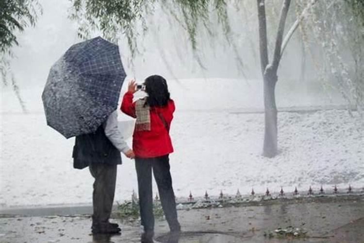 女人梦见下雪预示着什么