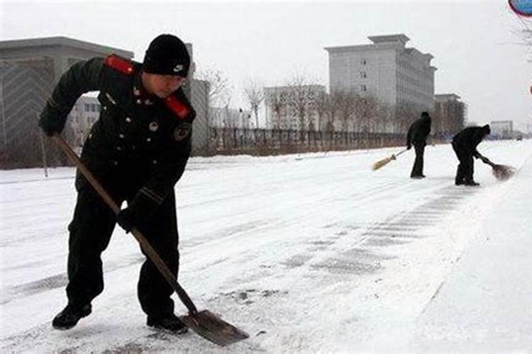 梦到下雪了一片白茫茫扫雪