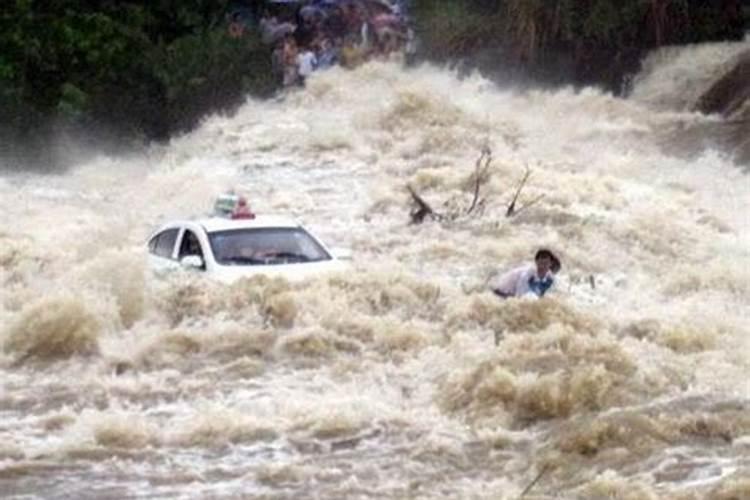 连续几天梦到水灾死人了