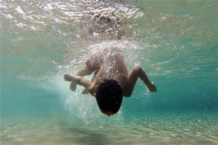 梦到孩子掉水里是怎么回事