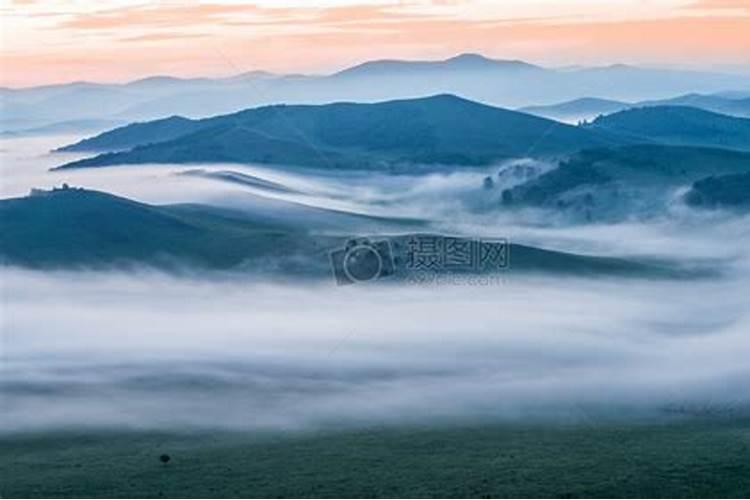 梦见雾气缭绕的山