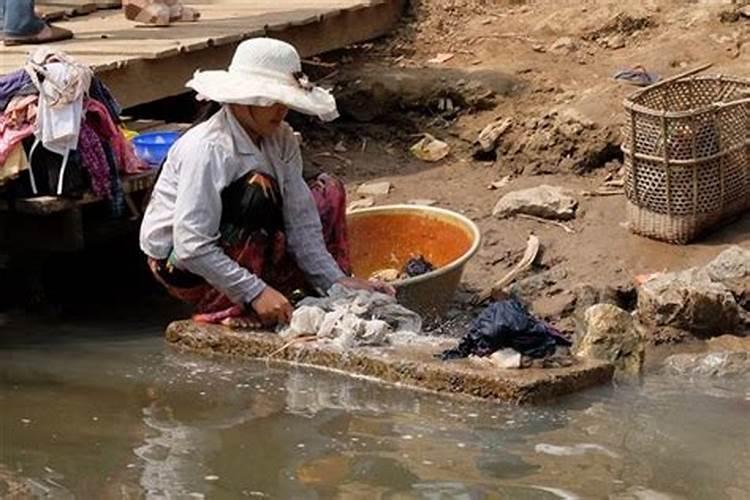 已婚女人梦见自己打工洗衣服