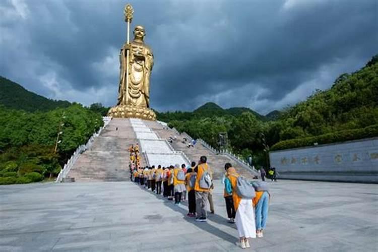 去九华山破太岁拜哪座菩萨比较好