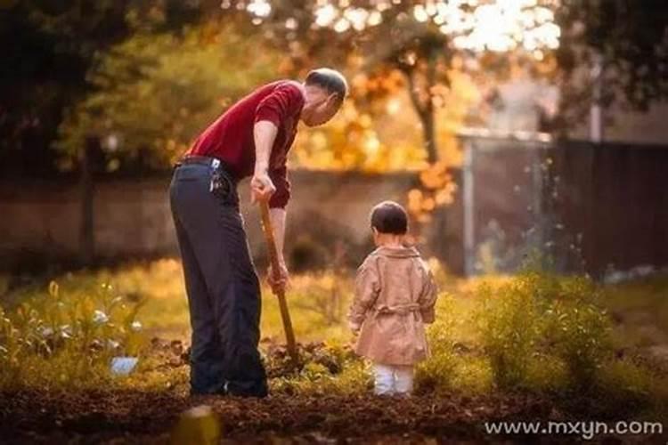 梦见老人和小孩落水什么意思