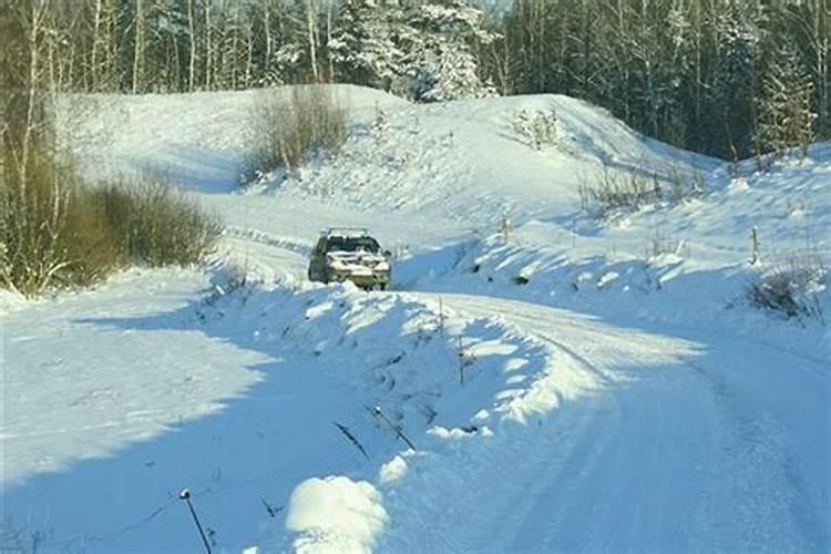 梦见大雪挡住车子的去路