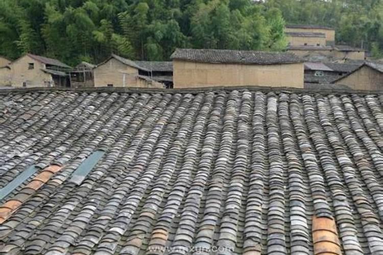 梦见老家房子漏雨满屋都漏雨