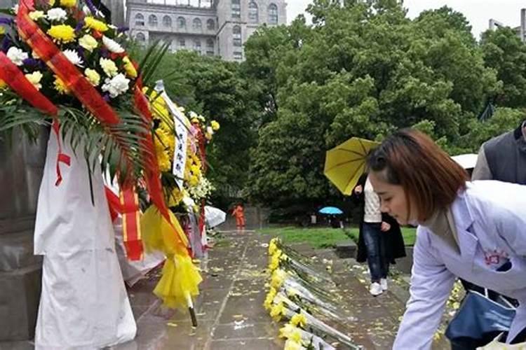 女生清明节祭拜祖先