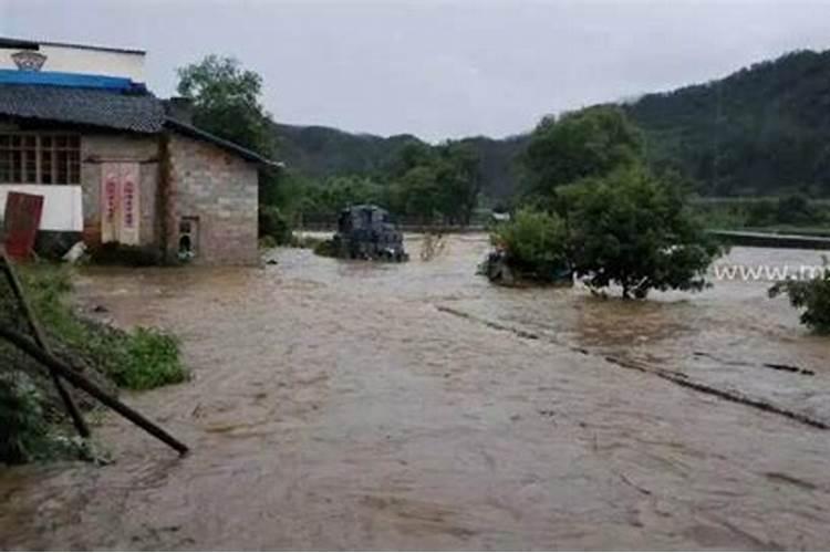 孕妇梦见下雨的地方