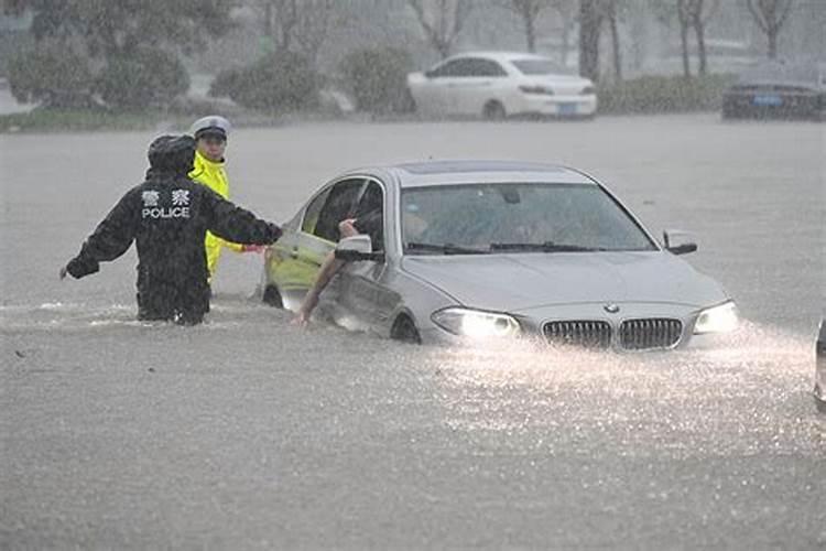 梦见洪水淹没车辆