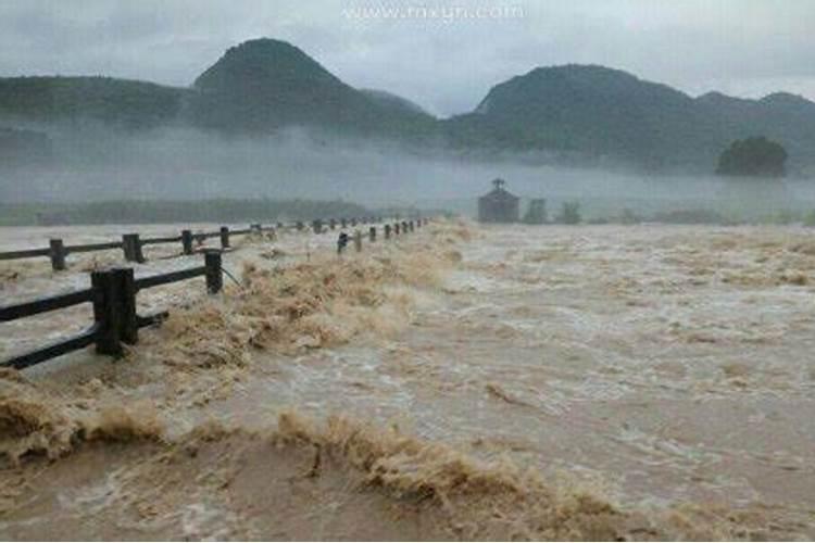 梦见洪水汹涌而来什么预兆