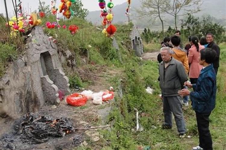 云南清明节上山祭祖