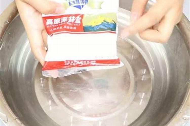 梦见自己喝泥沙水