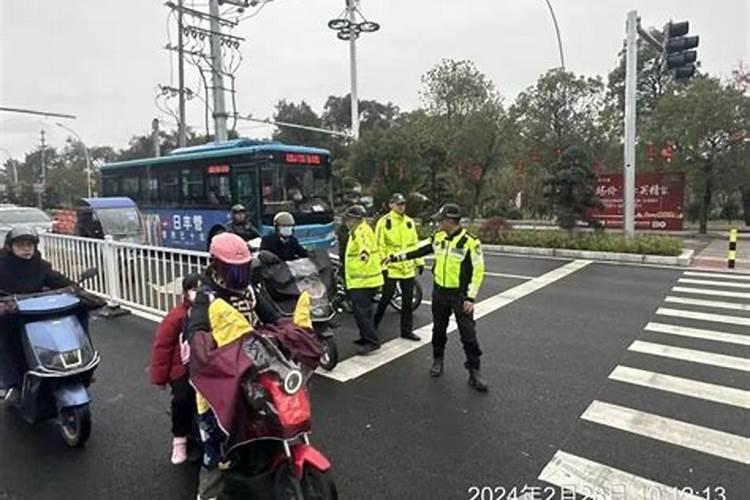 梦见自己骑两轮车