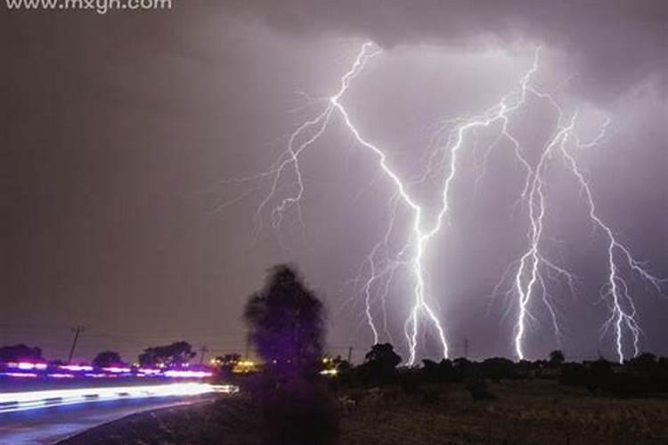 梦见打雷闪电有龙出现