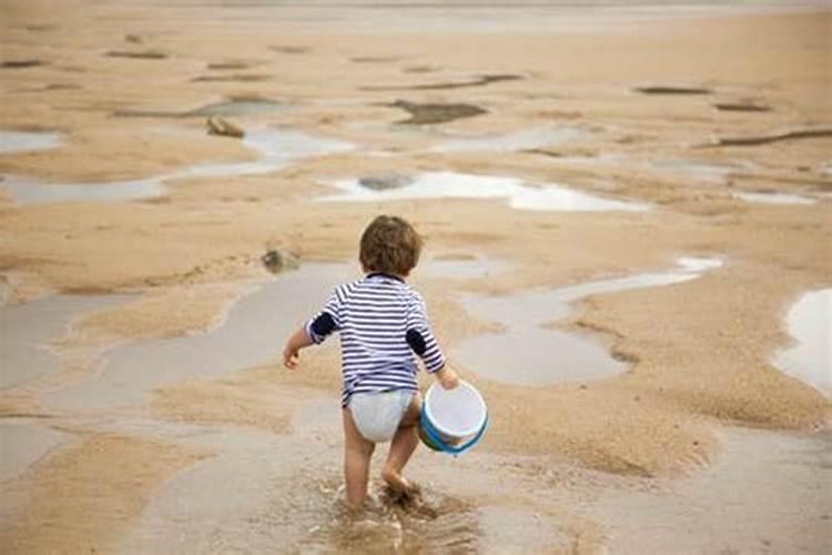 梦见小孩在水里被淹死了