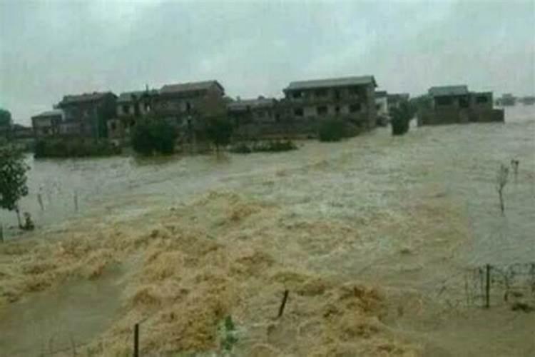 梦到下雨大洪水什么预兆呢