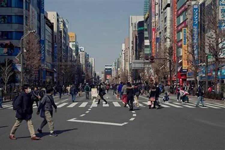 梦见陌生男子跟踪自己