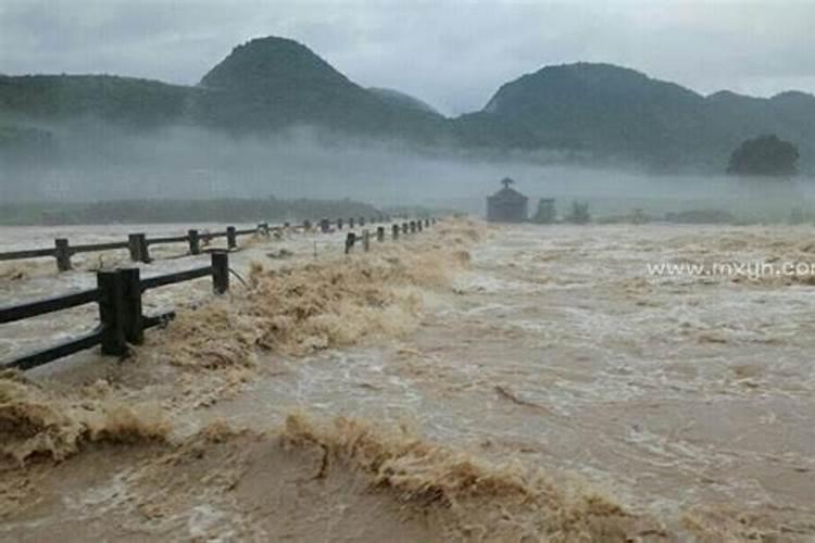 梦见洪水淹没道路是什么意思