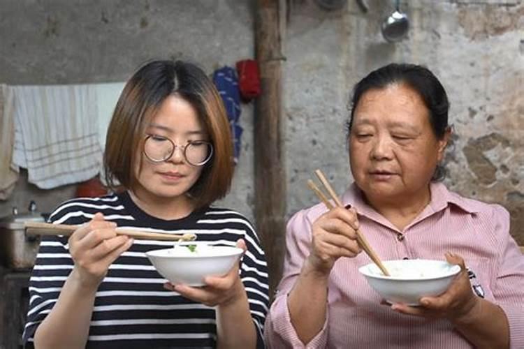 梦见前夫和前婆婆来家里