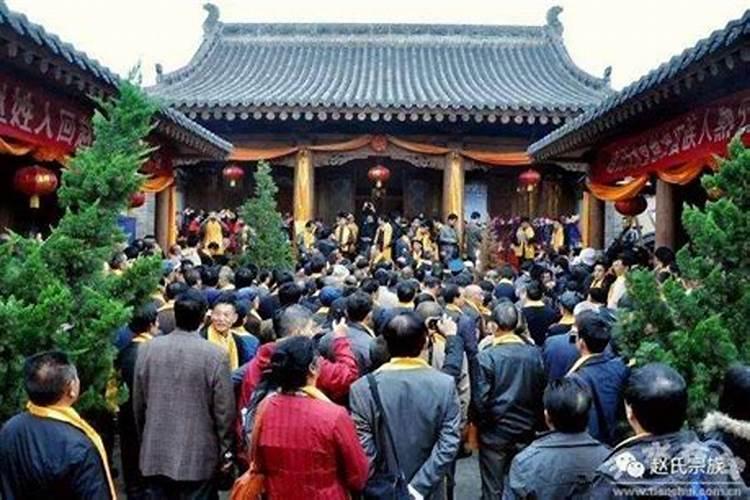 梦见家族人聚在一起上山祭祖是什么意思