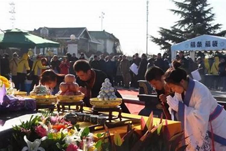 厦门寒衣节街头祭祀