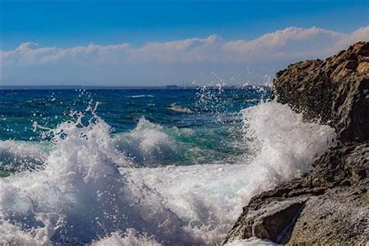 梦到大海遇到大风大浪