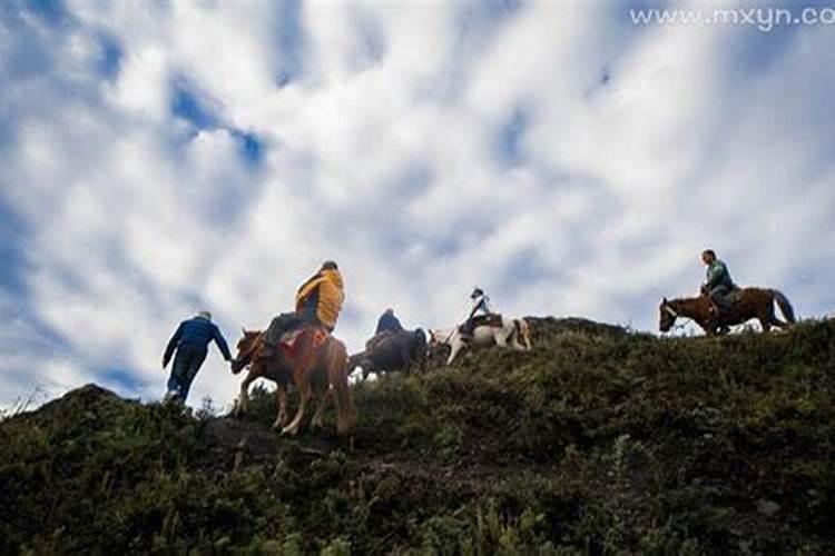 梦见背着孩子上山是什么意思