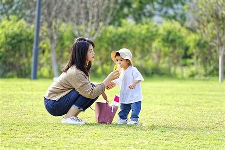 梦见陌生小孩叫我爸爸