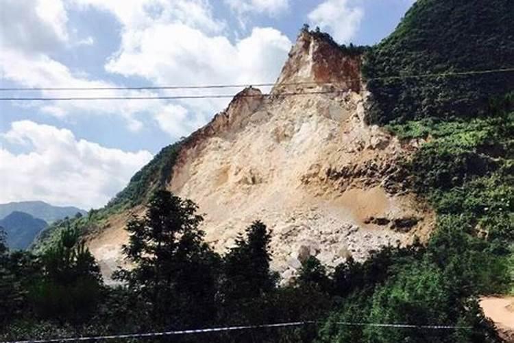 梦见山体垮塌洪水泛滥