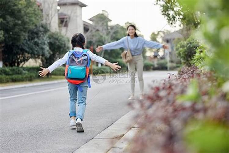 梦见和同学在一起放学回家